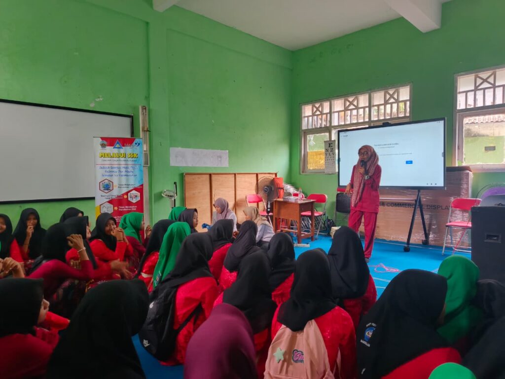 Sosialisasi Pelaksanaan dan Imunisasi HPV Siswi Kelas IX