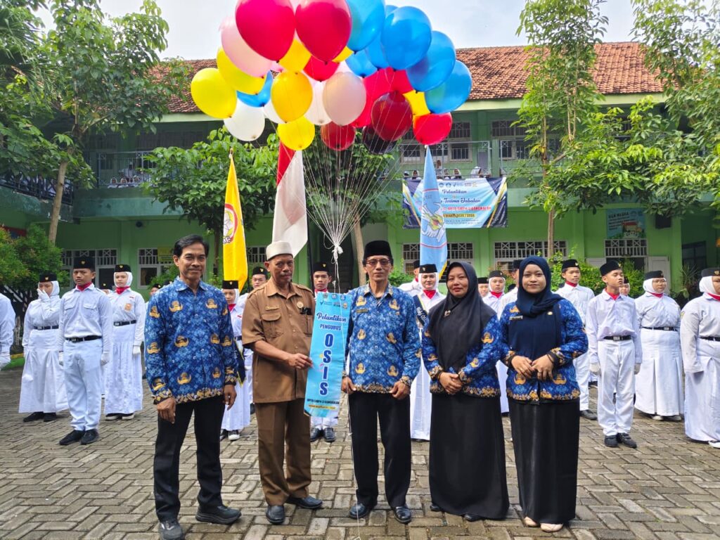 Pelantikan Pengurus OSIS SMP Negeri 3 Bangkalan Tahun 2025